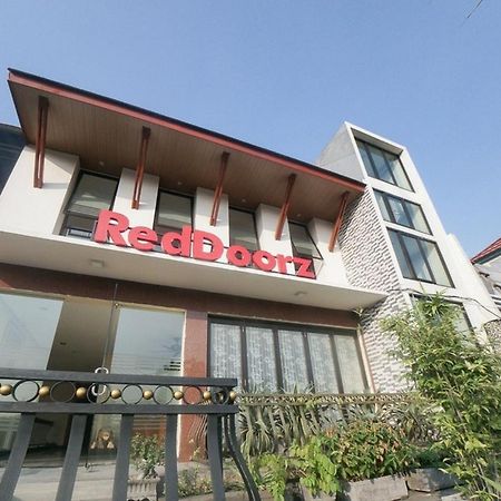 Reddoorz Plus Near Green Pramuka Square Mall Jakarta Extérieur photo