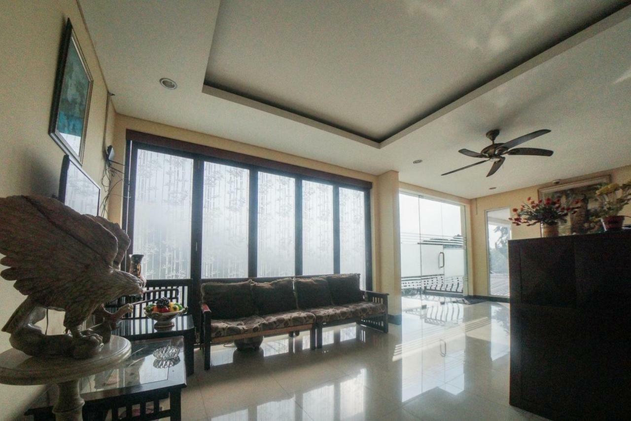 Reddoorz Plus Near Green Pramuka Square Mall Jakarta Extérieur photo