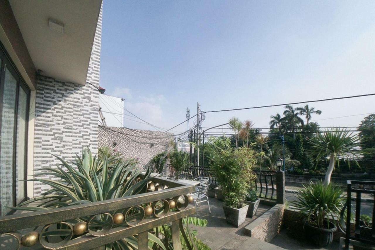 Reddoorz Plus Near Green Pramuka Square Mall Jakarta Extérieur photo