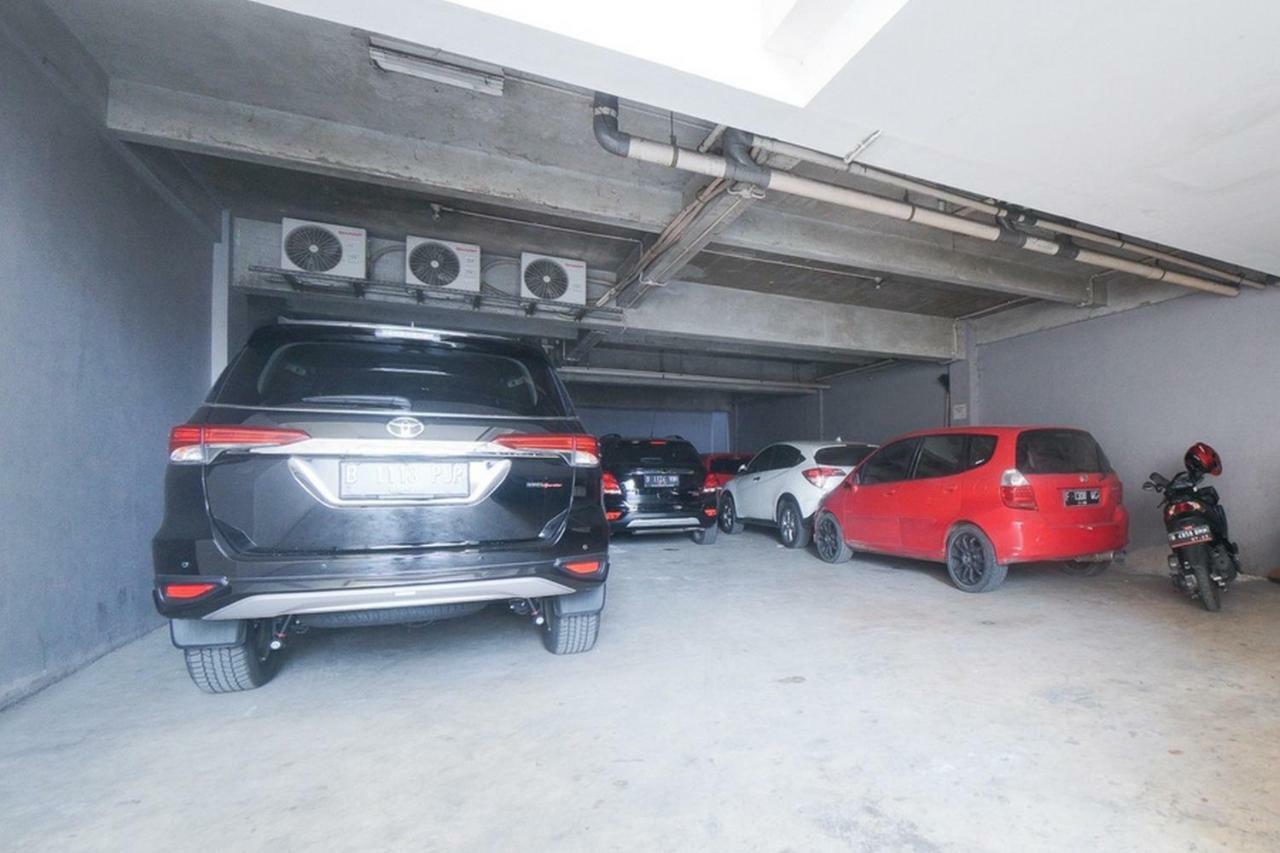 Reddoorz Plus Near Green Pramuka Square Mall Jakarta Extérieur photo
