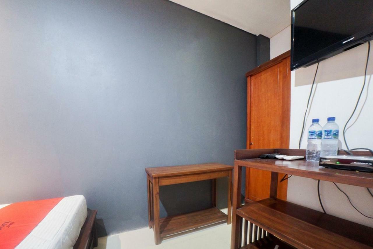 Reddoorz Plus Near Green Pramuka Square Mall Jakarta Extérieur photo